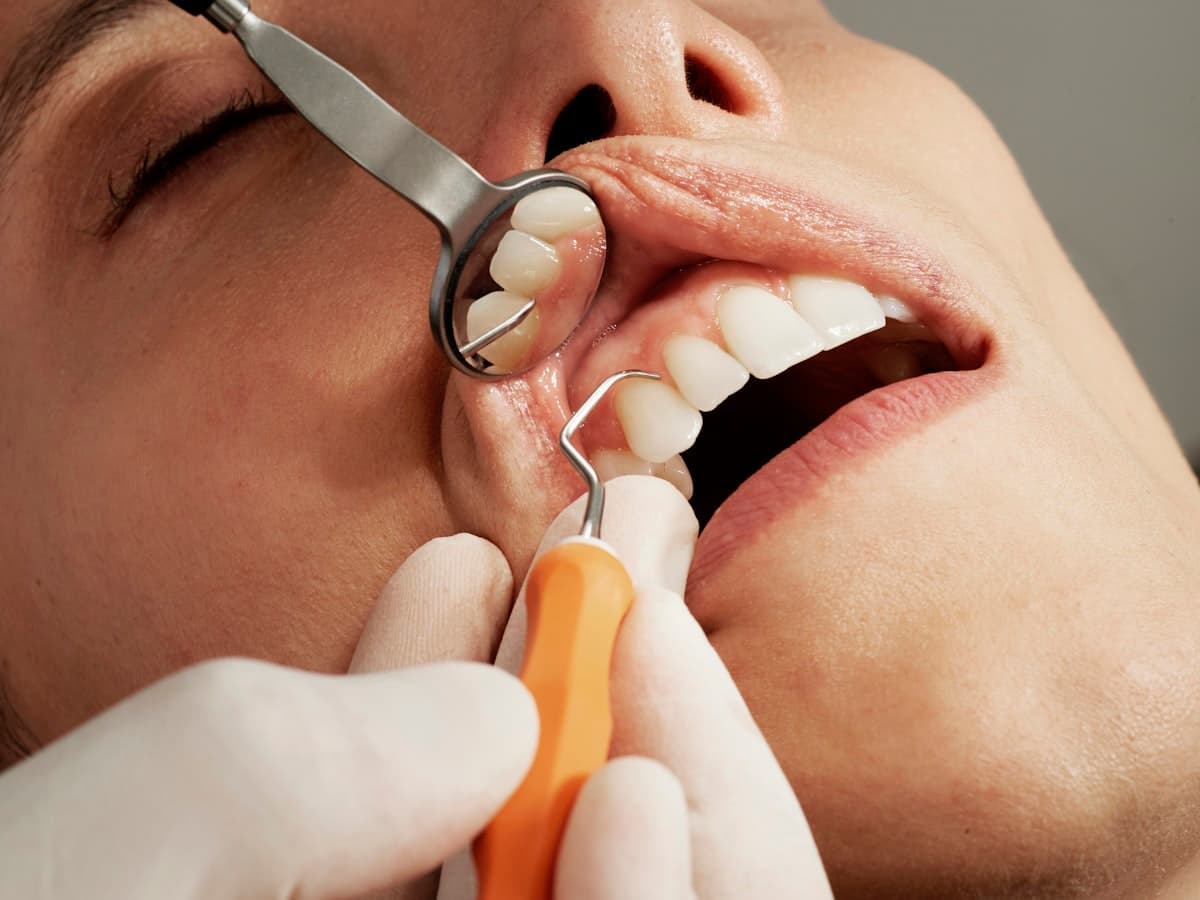 Complete denture design in a modern dental laboratory setting